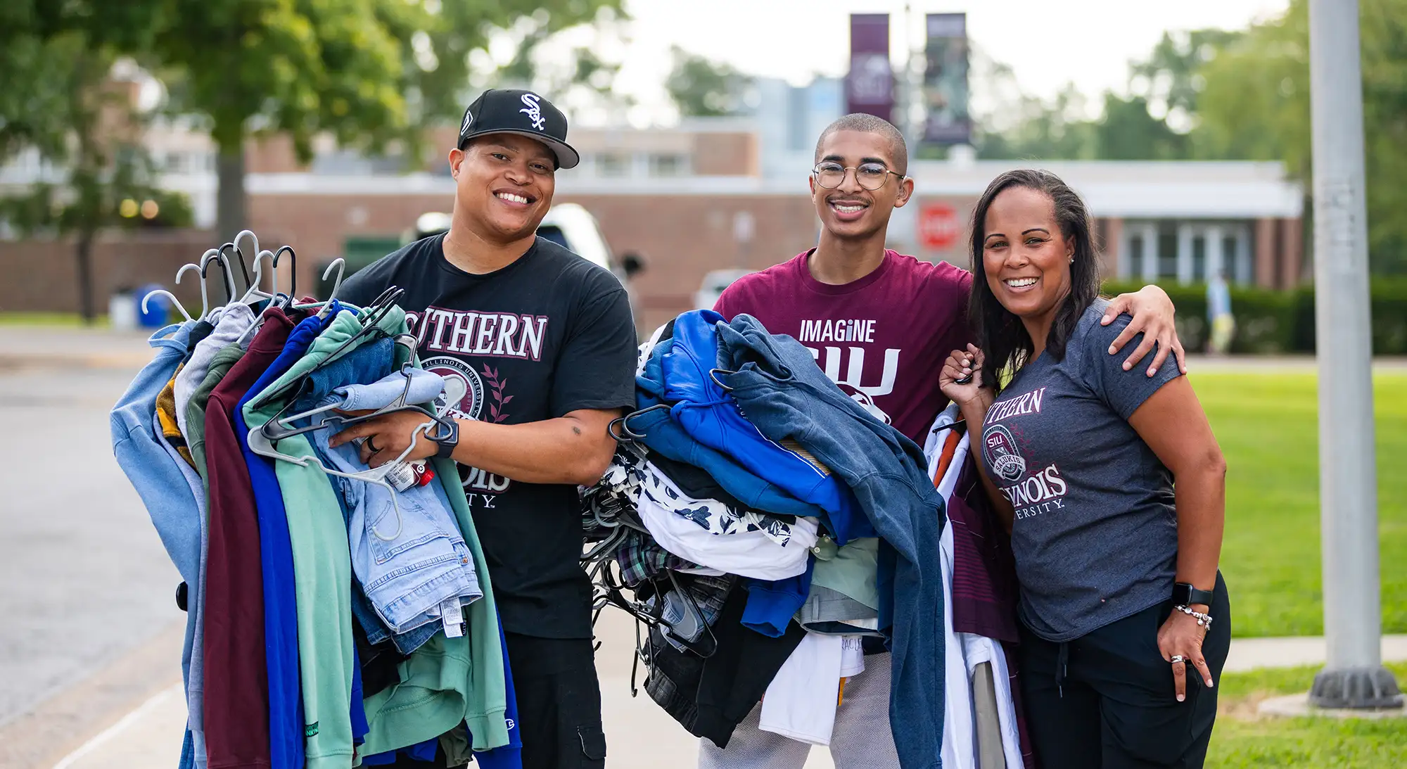 student with parent during move in